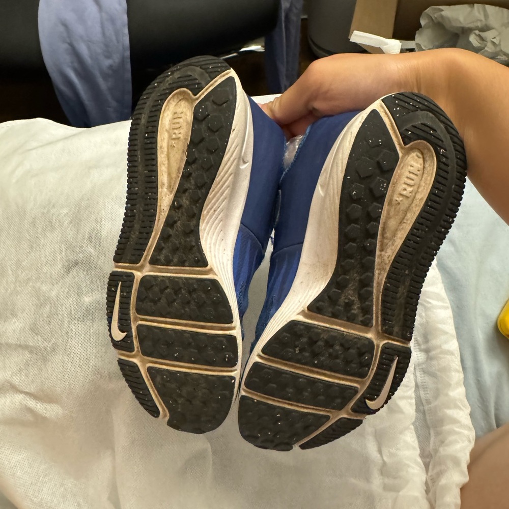 Bundle of three toddler shoes - Picture 7 of 16